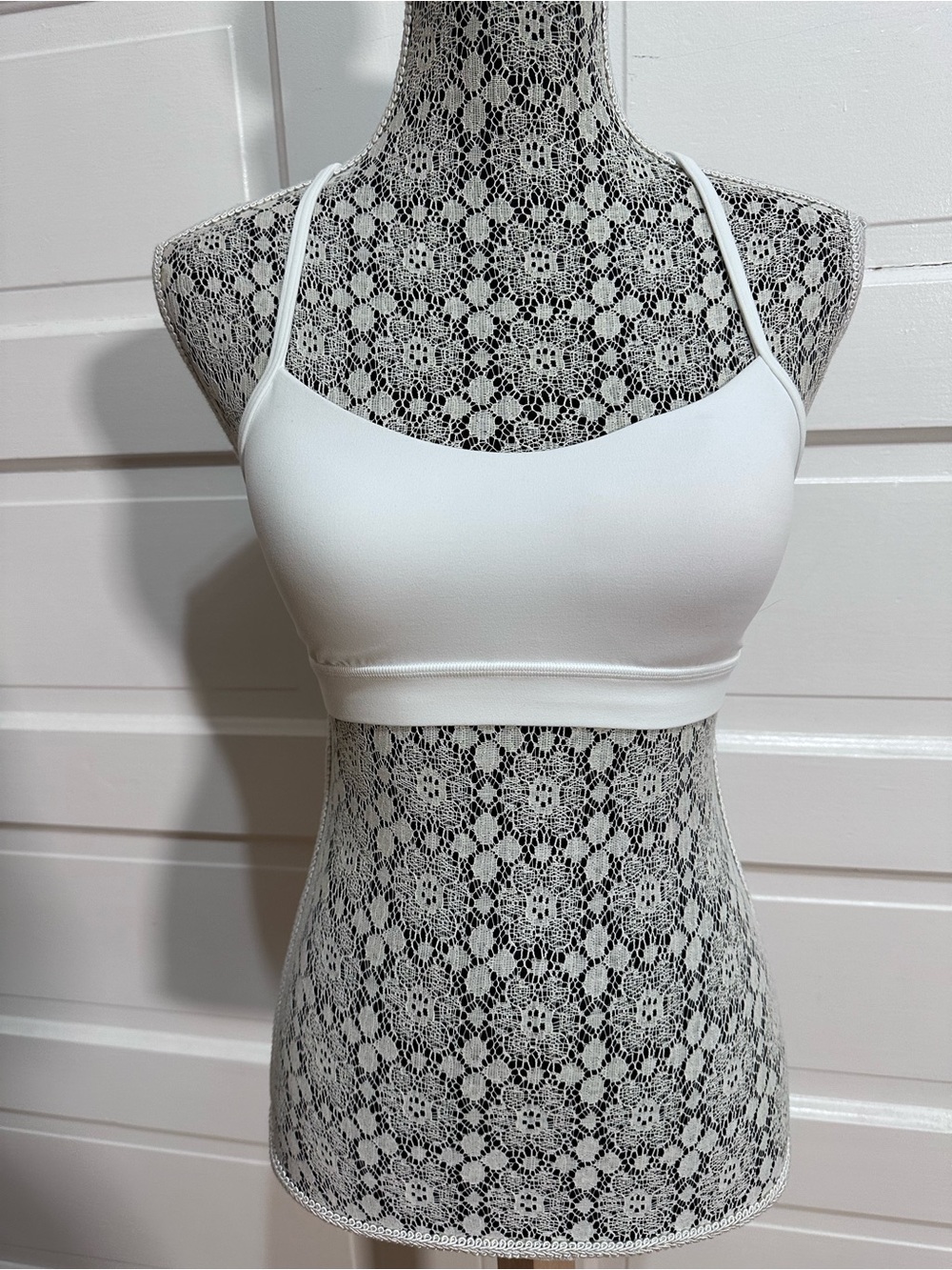 Gorgeous Lululemon Flow Y Bra Nulu *Light Support, A–C Cups, size 6  White